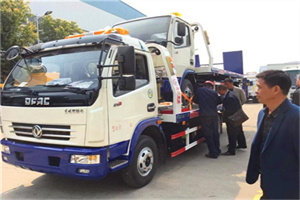 河池汽车道路救援拖车价格